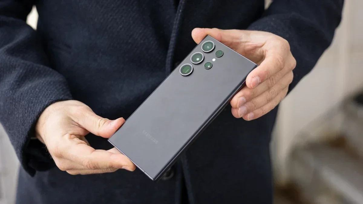 Featured image for "Samsung's One UI 6.1 Update: Impact on Charging Speeds and OLED Burn-in Protection"