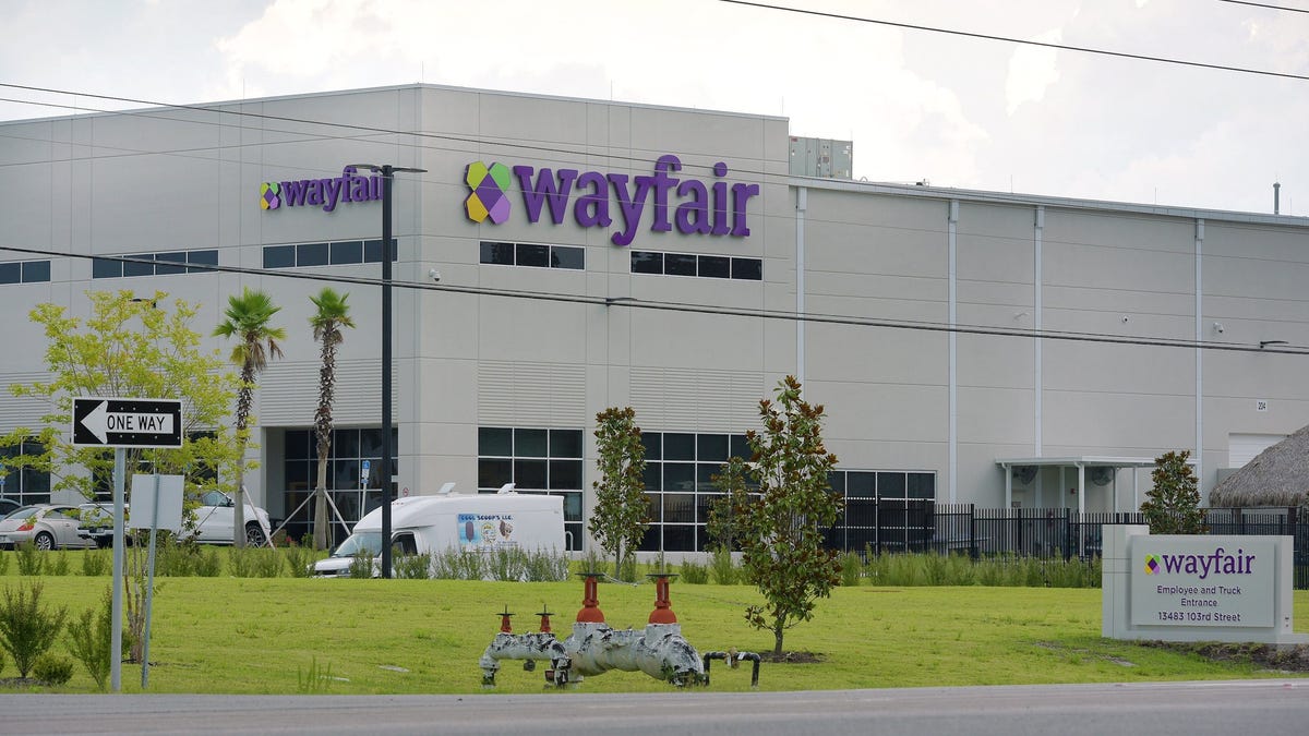 Featured image for Wayfair Announces 13% Workforce Reduction in 2024
