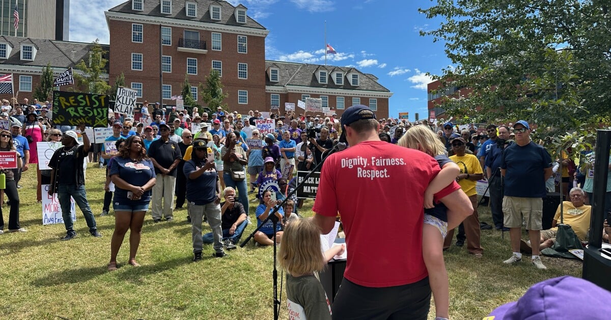 Featured image for Missouri Redistricting Race Heats Up Amid Trump Pressure