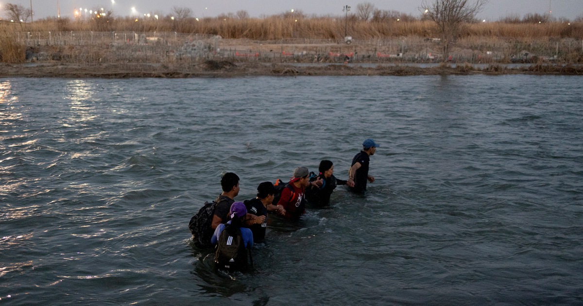 Featured image for "Supreme Court Halts Texas Immigration Law Allowing Police to Arrest Migrants"