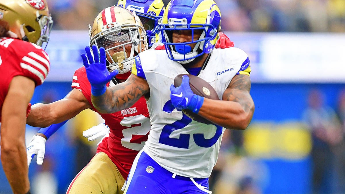 Featured image for Fantasy Football Week 12: Start 'Em, Sit 'Em Running Backs and Wide Receivers