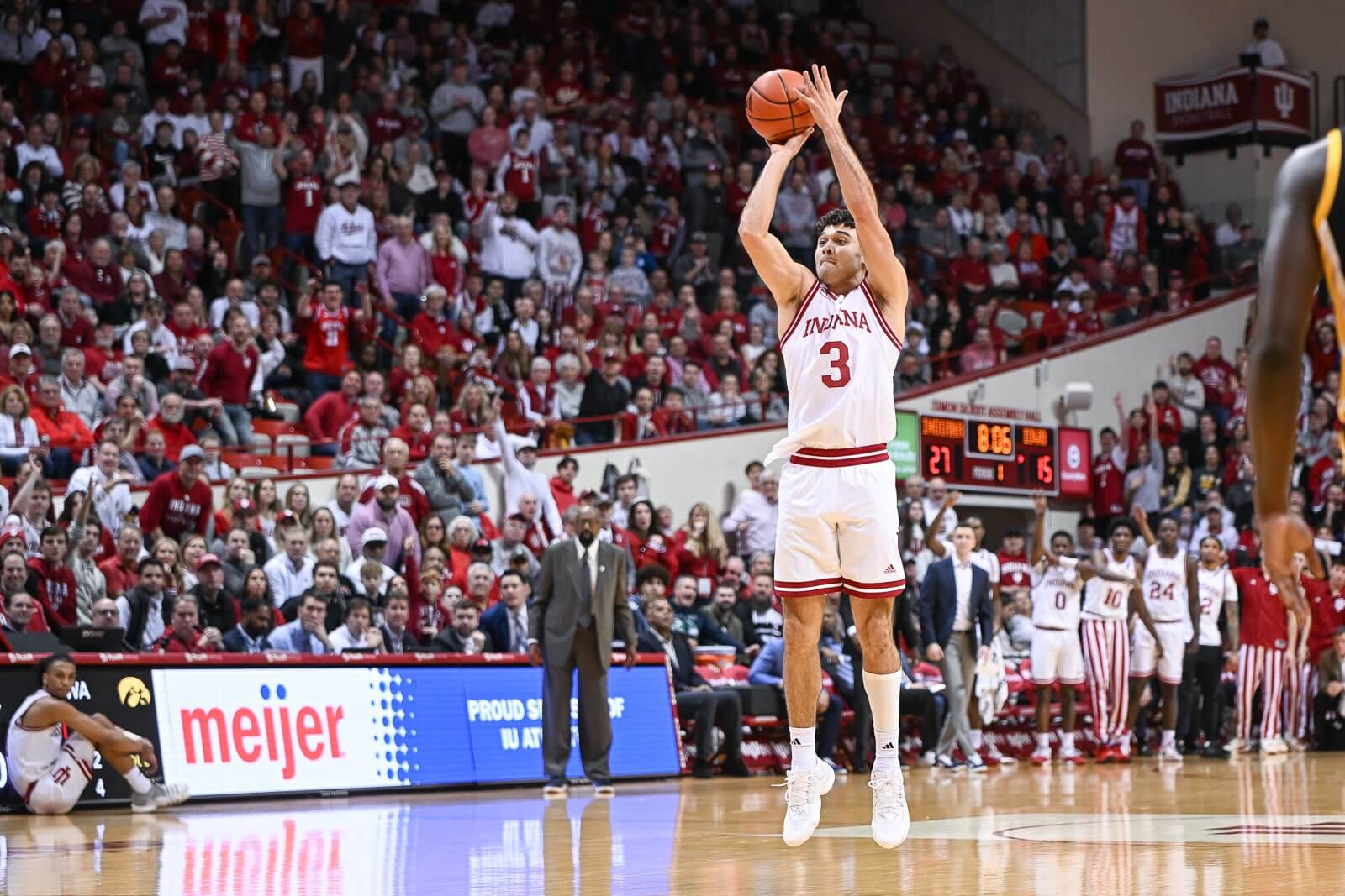 "Indiana Secures Victory Over Iowa with 74-68 Win: Highlights and Analysis"