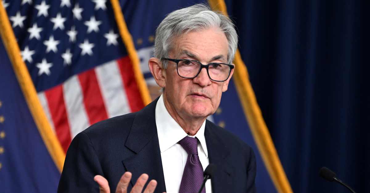Trump Presses Powell for Rate Cuts in White House Meeting