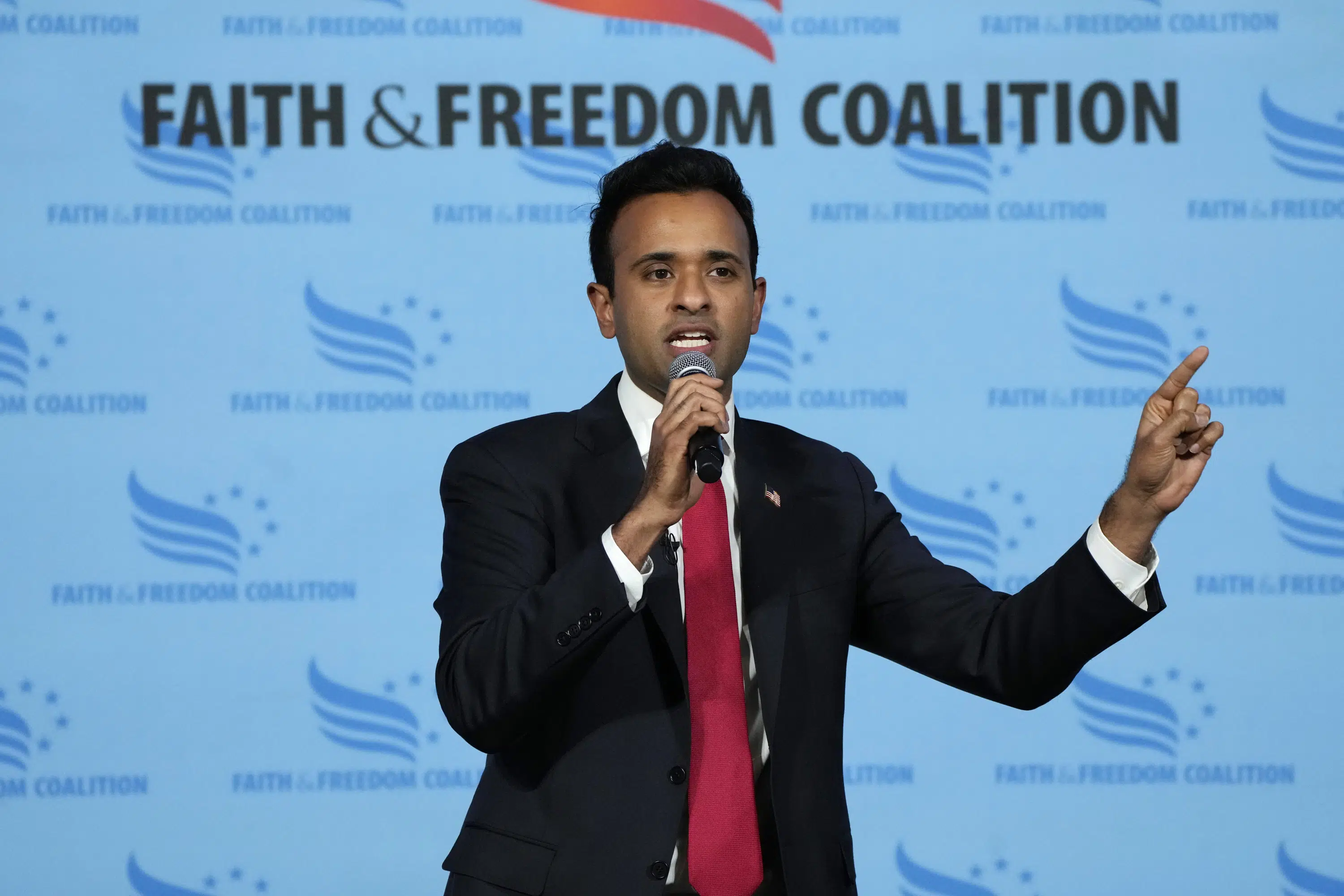 Featured image for GOP candidate Vivek Ramaswamy suggests raising voting age to 25, with exceptions.