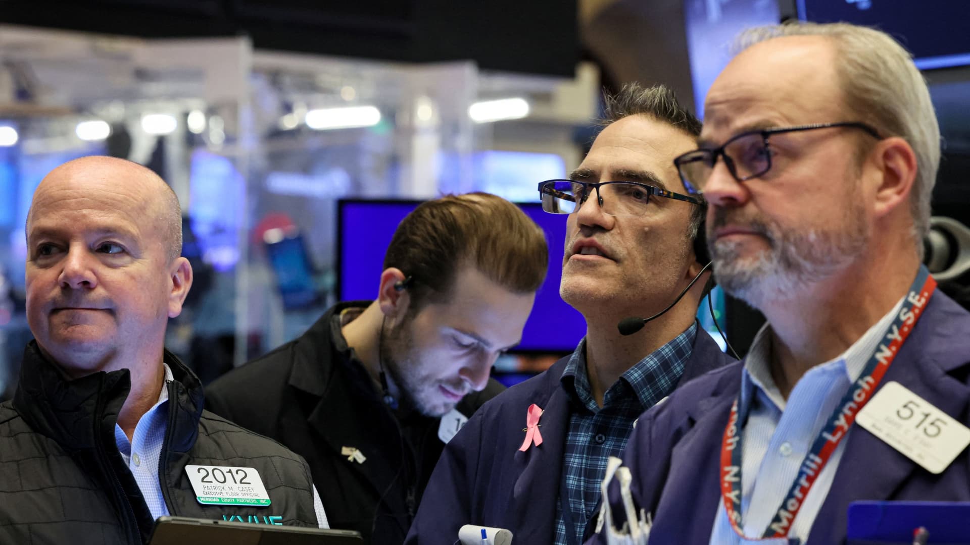 Stock market opens with mixed results and lingering concerns.