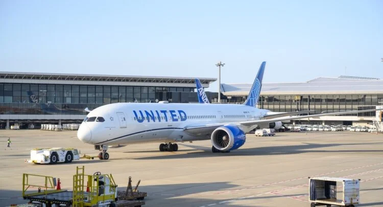 Featured image for United and Delta sued over windowless 'window seats'