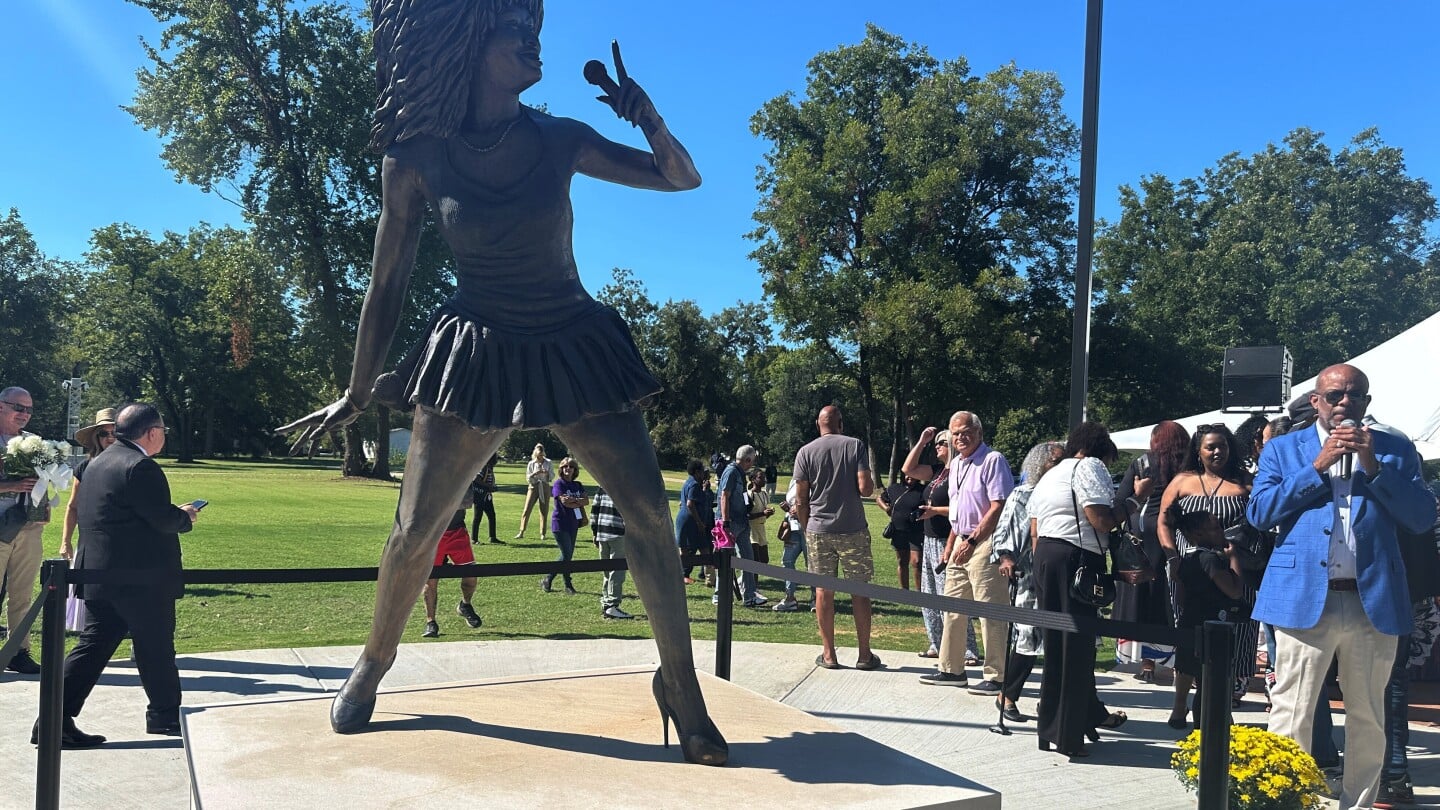 Featured image for Tina Turner Statue Unveiled in Tennessee Hometown