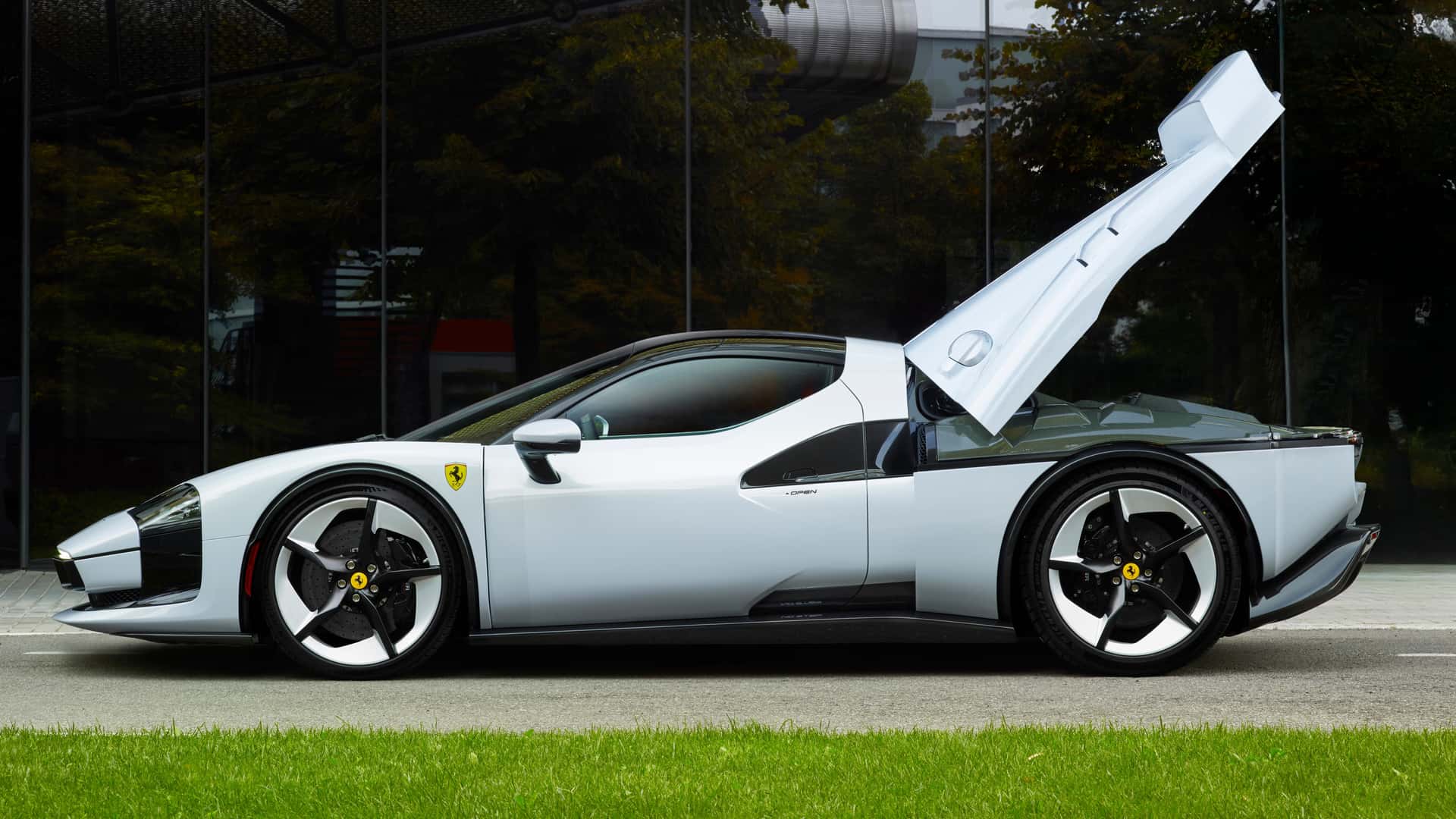 Featured image for Ferrari Unveils Exclusive F40 Tribute as a One-Off