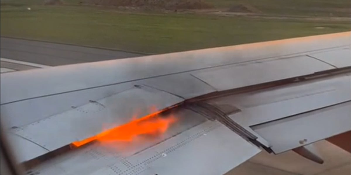 Featured image for American Airlines Plane Returns to Gate on Fire at Charlotte Airport.