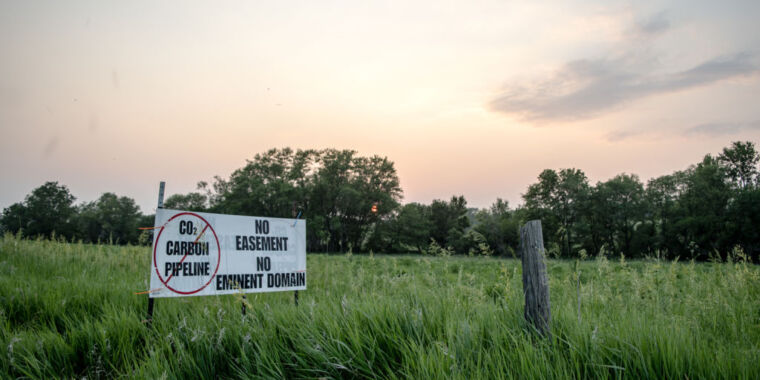 Featured image for Controversial Carbon Capture Pipeline Project Cancelled Amidst Opposition and Regulatory Challenges