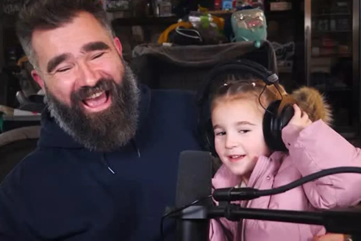 Jason Kelce’s 5-Year-Old Ellie Crashes New Heights, Waving to Randy Moss