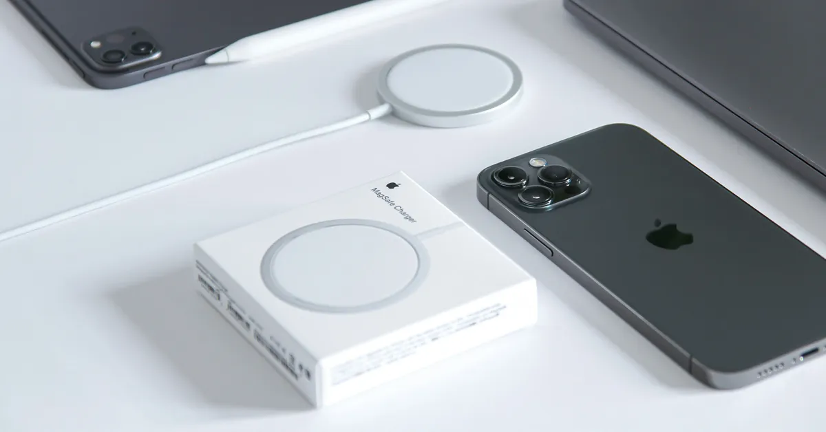 iPhone 17 to Support 50W MagSafe Charging with New Qi 2.2 Standard