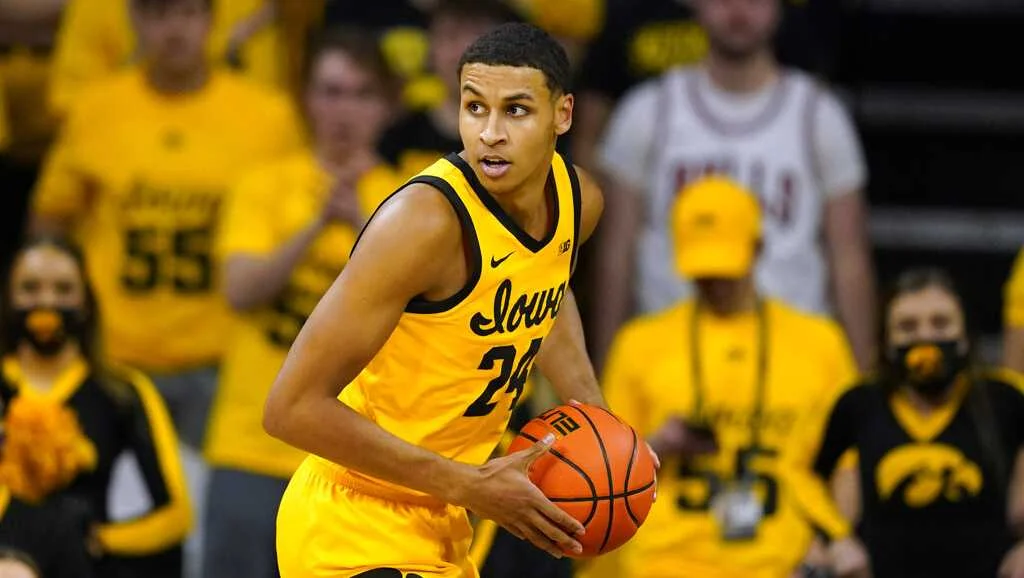 Iowa's Kris Murray Enters 2023 NBA Draft.