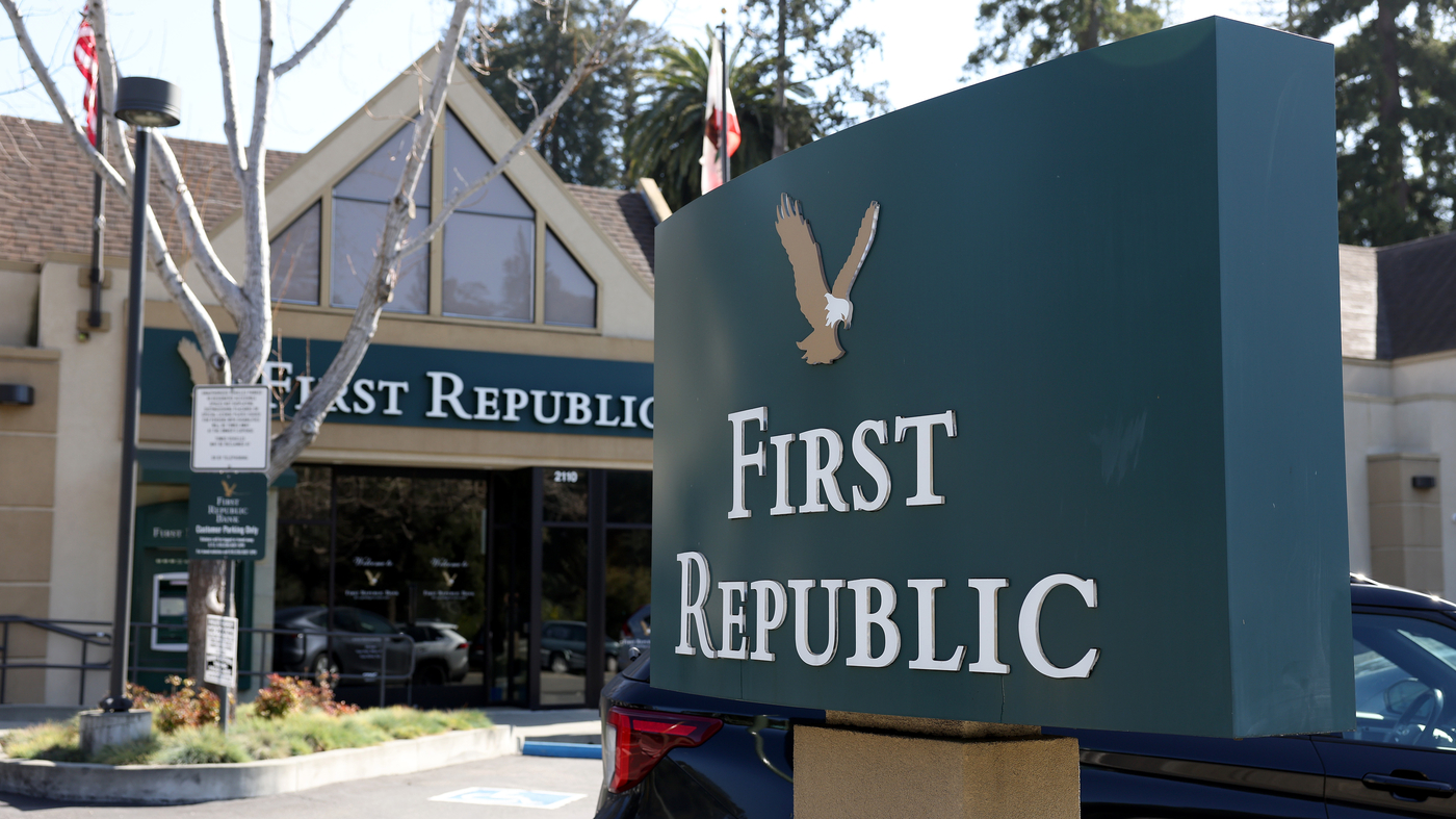 First Republic Bank's Shares Continue to Plummet as JPMorgan Advises on Strategic Alternatives.