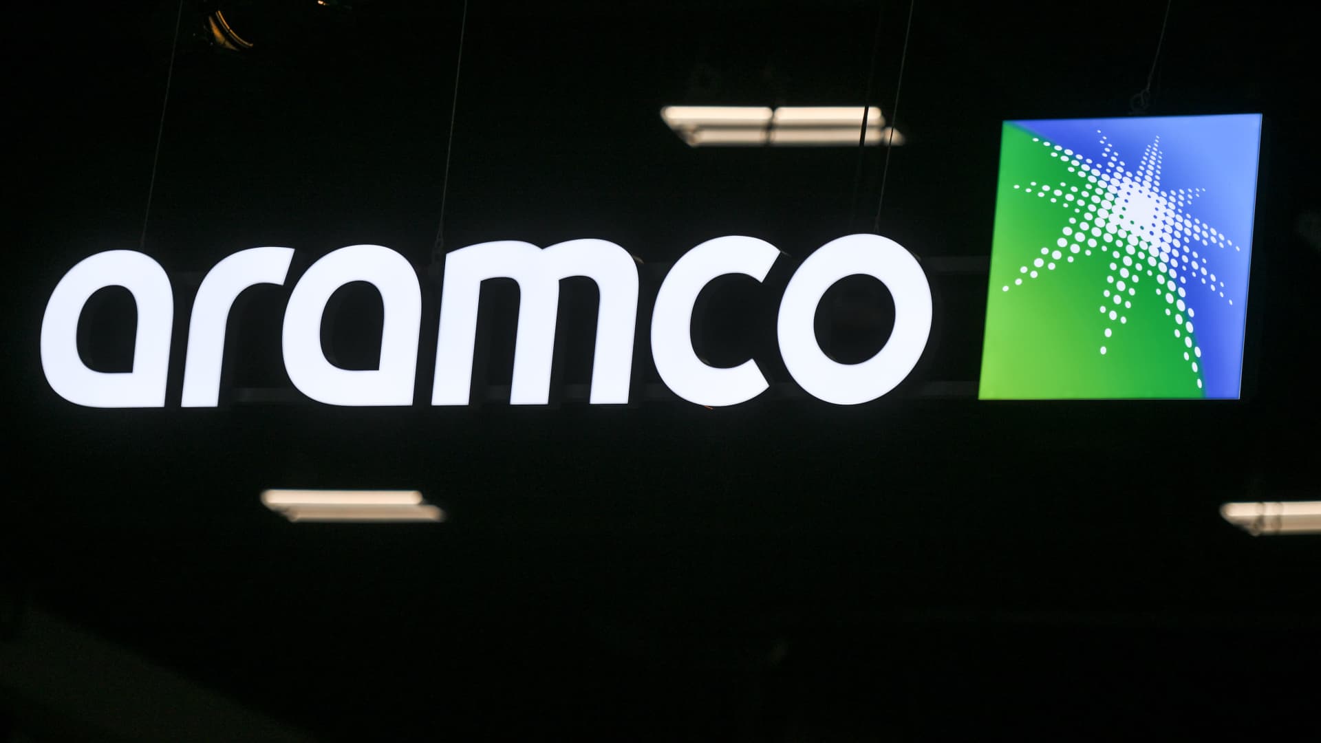 Featured image for Aramco's Dividend Boost Despite 25% Profit Fall
