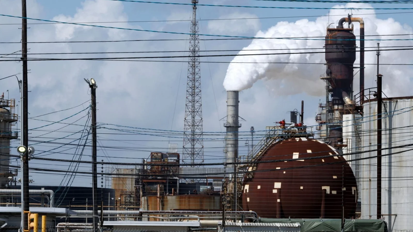 Reliance backing touted for US oil refinery, says Trump