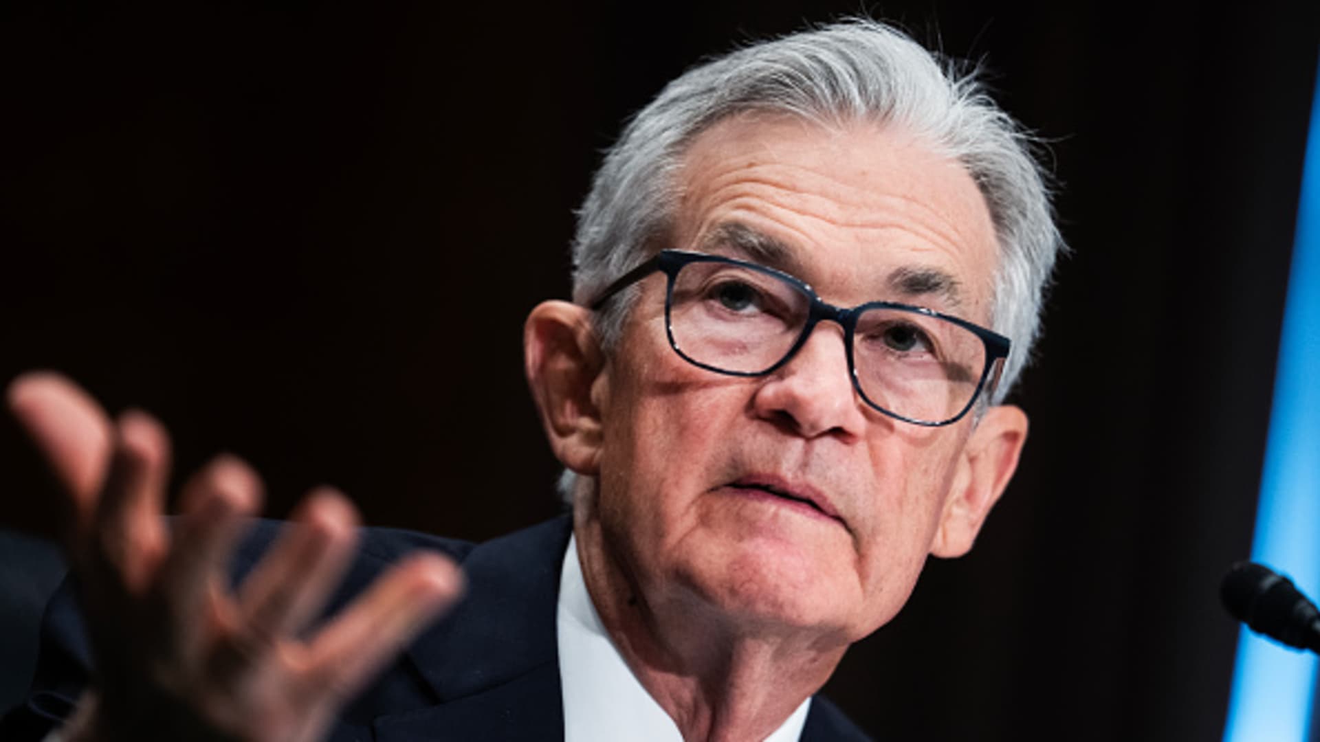 "Fed Considers Fewer Rate Cuts Amid Inflation Concerns"