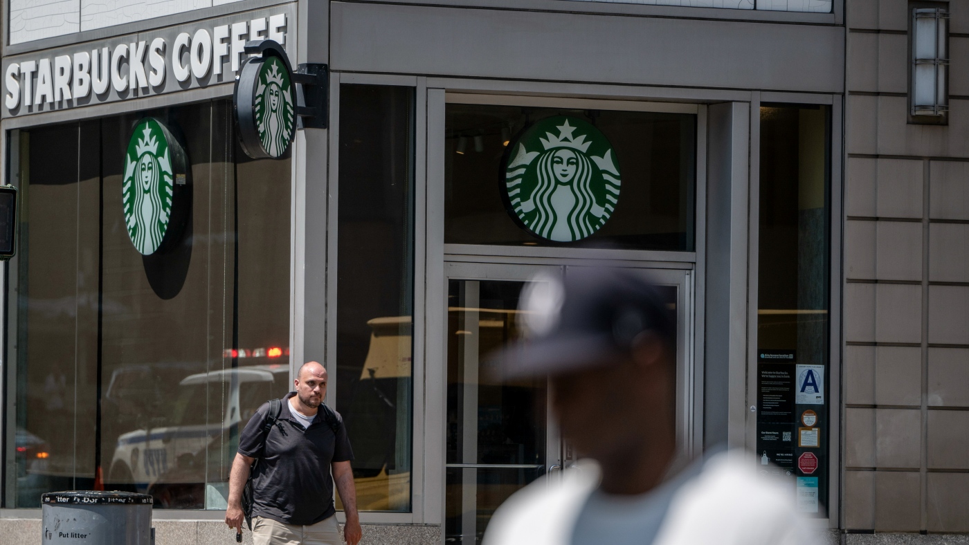 Featured image for Starbucks to Close Stores and Cut 900 Jobs in $1 Billion Restructuring