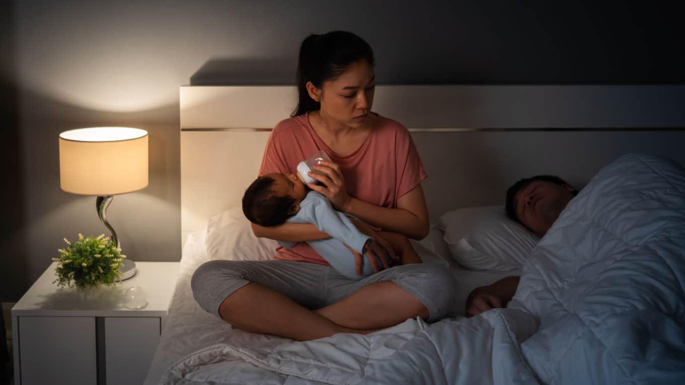 "Mom's Dilemma: To Pick Up or Not to Pick Up - The Battle of Parenting Standards"