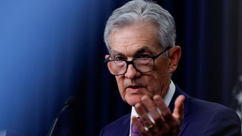 "2024 Fed Rate Cuts Unlikely as US Economy Strengthens"
