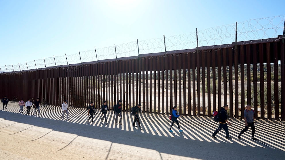 Featured image for Rising Chinese Migrant Influx to US Border Amid Economic Crisis