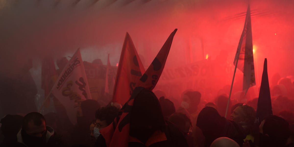 Protests escalate in France, targeting wealthy individuals and corporations.