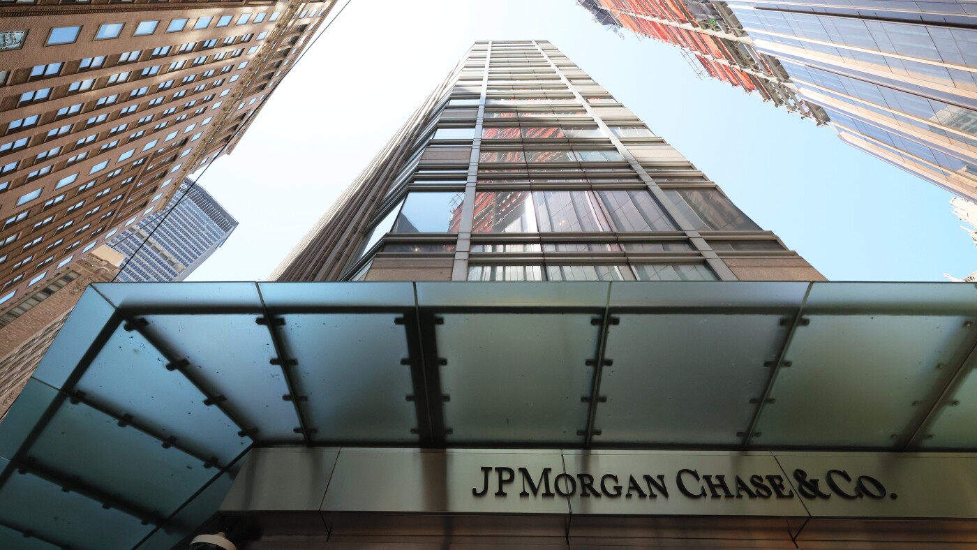 Featured image for JPMorgan's Longstanding Relationship with Jeffrey Epstein and Its Controversies
