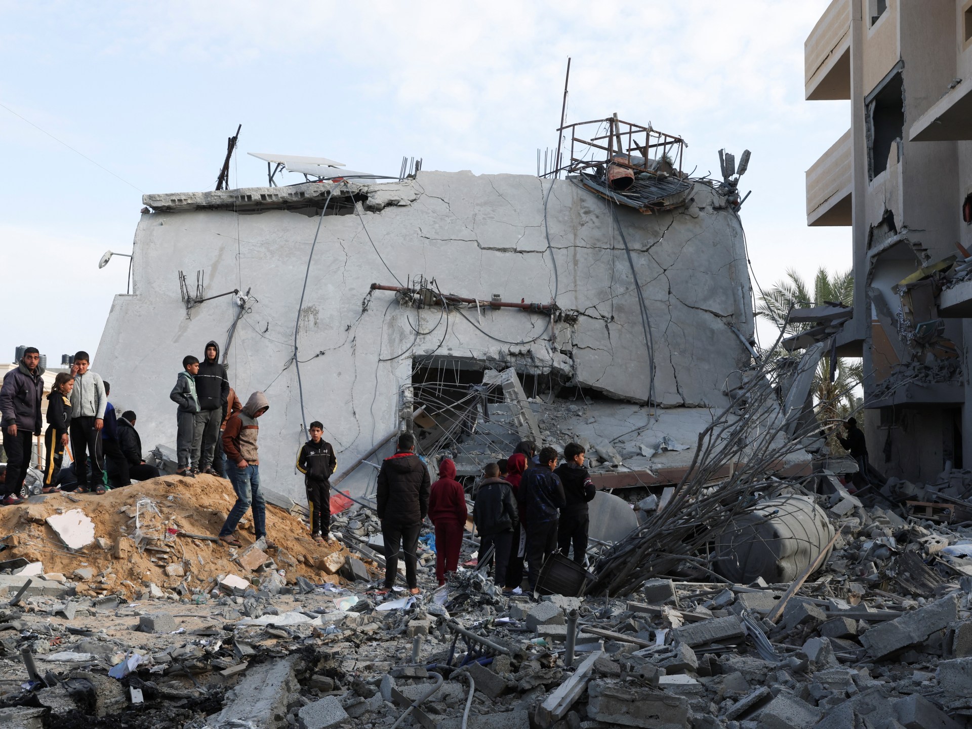"Israel-Hamas Conflict: Ceasefire Delays, Aid Threats, and Supreme Court Appeals"