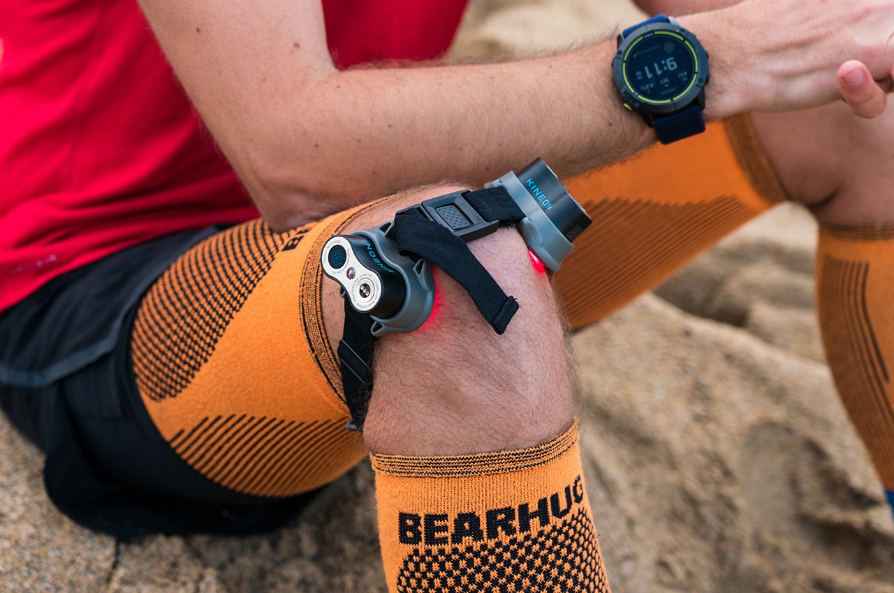 "Revolutionary Wearable Pain-Killer Utilizes Dual-Light Therapy at 40% Off!"