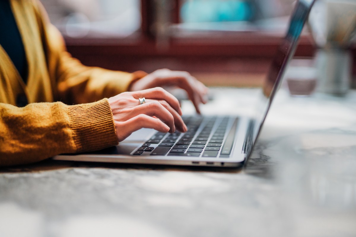 Featured image for "Grammarly's AI Feature: Personalized Writing Style Without Robotic Tones"