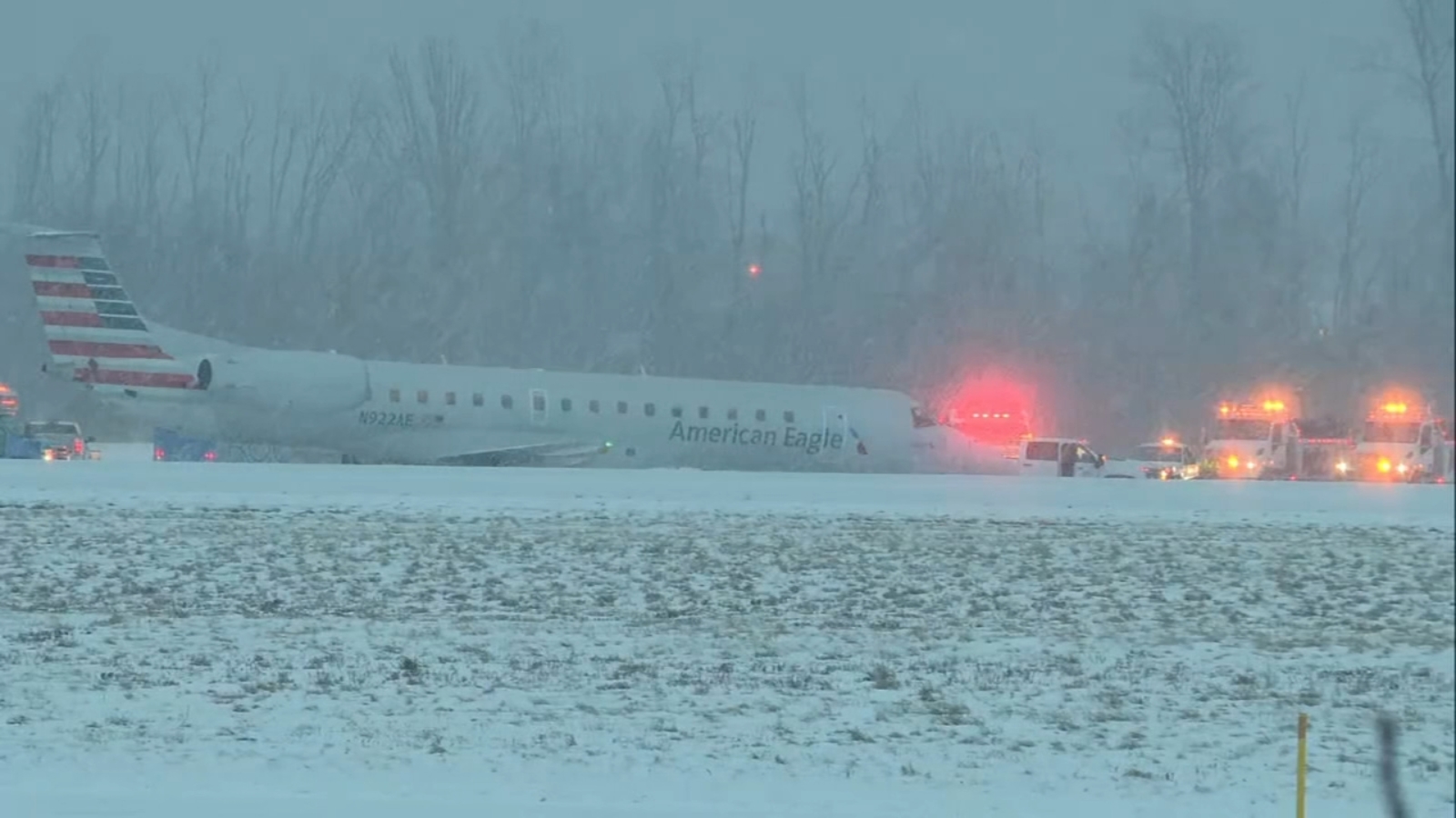 Featured image for American Airlines Plane Slides Off Taxiway at Rochester, New York Airport