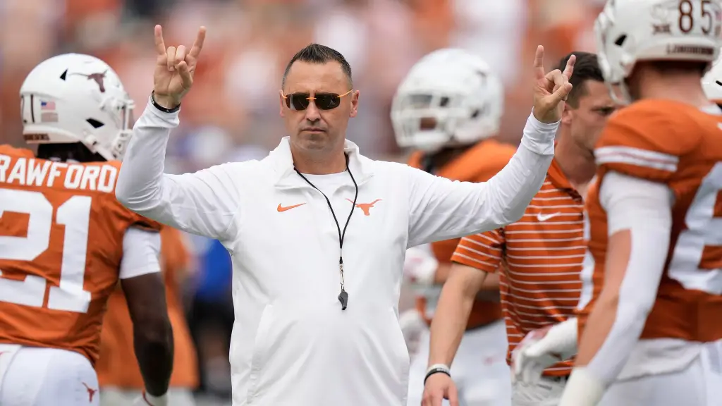 Featured image for Texas' 2024 recruiting class soars with addition of top-ranked safety Kobe Black