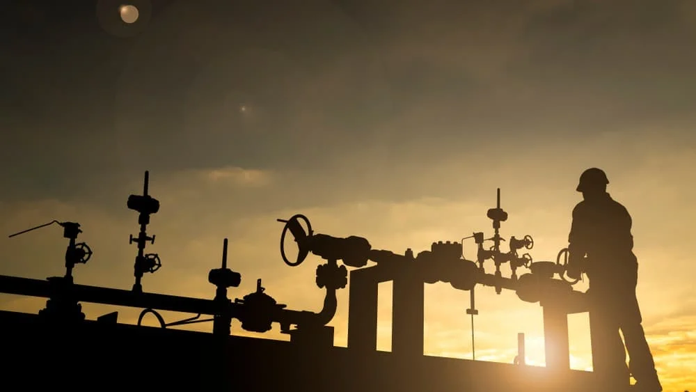 Oil Extends Rally After Iran Denies US Talks, Supply Risks Remain in Focus