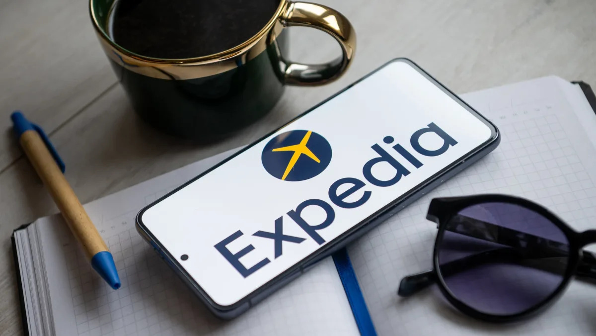 Featured image for "Expedia Faces Turmoil: CEO Change, Revenue Warning, and Stock Plunge"