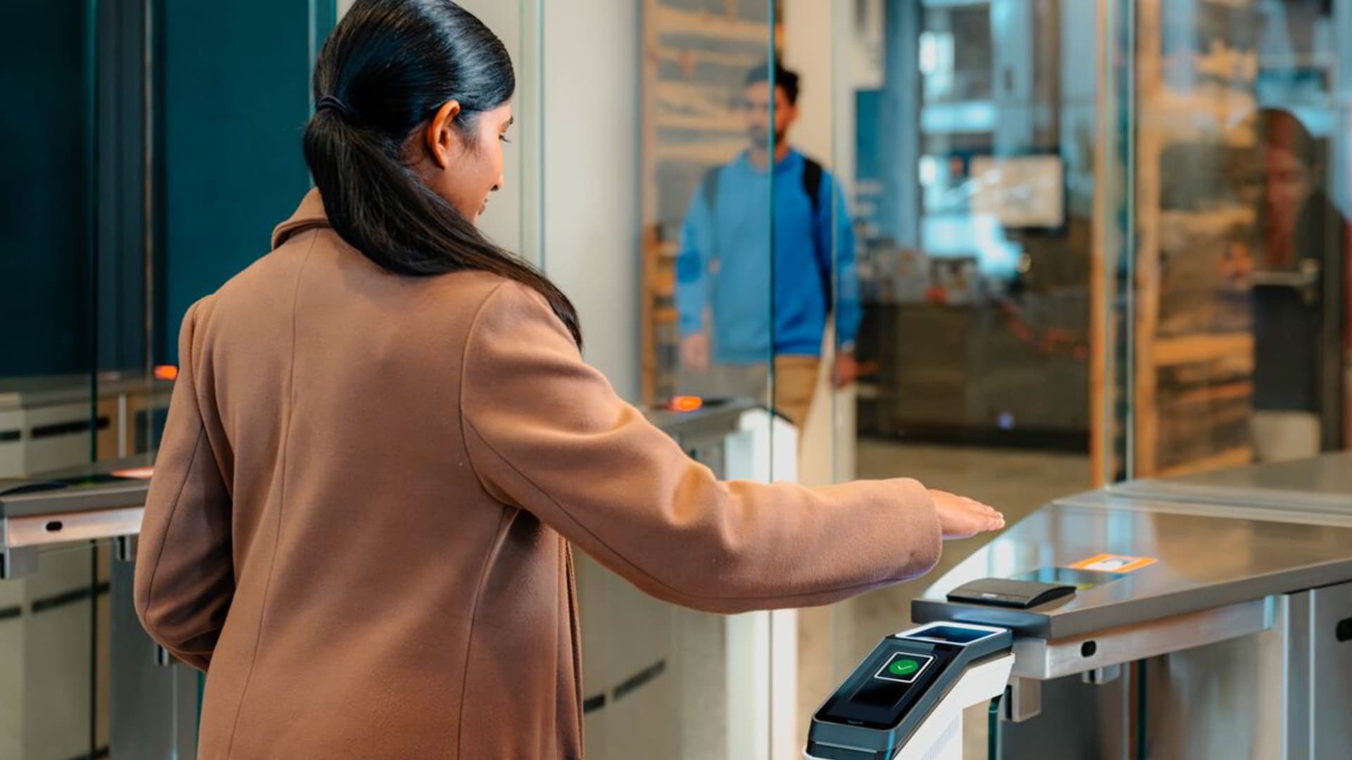 Featured image for "Amazon Introduces Palm-Scanning Tech for Office Access Control"