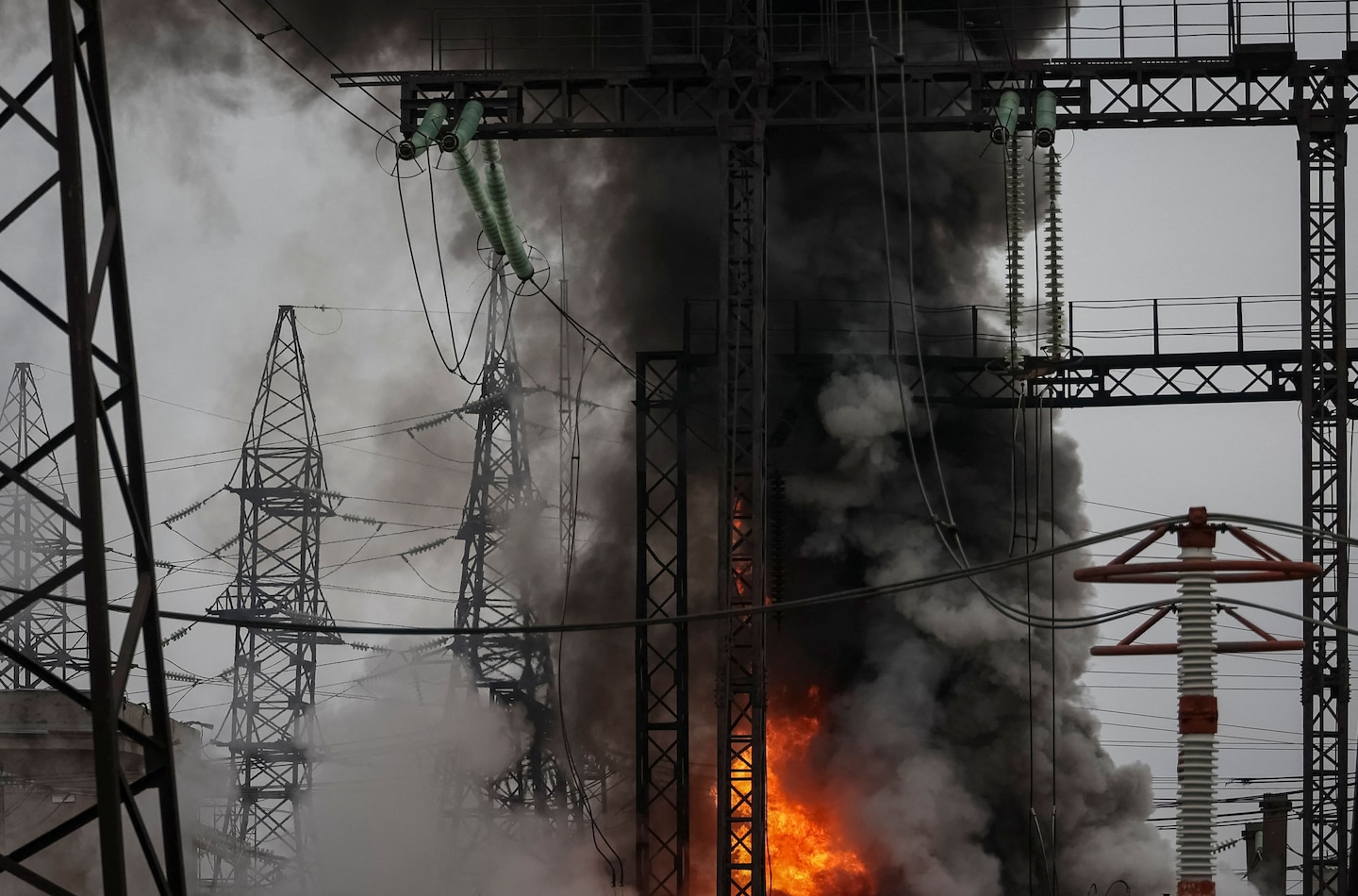 "Russian Assault on Ukraine's Energy System Leaves Over 1 Million Without Power"