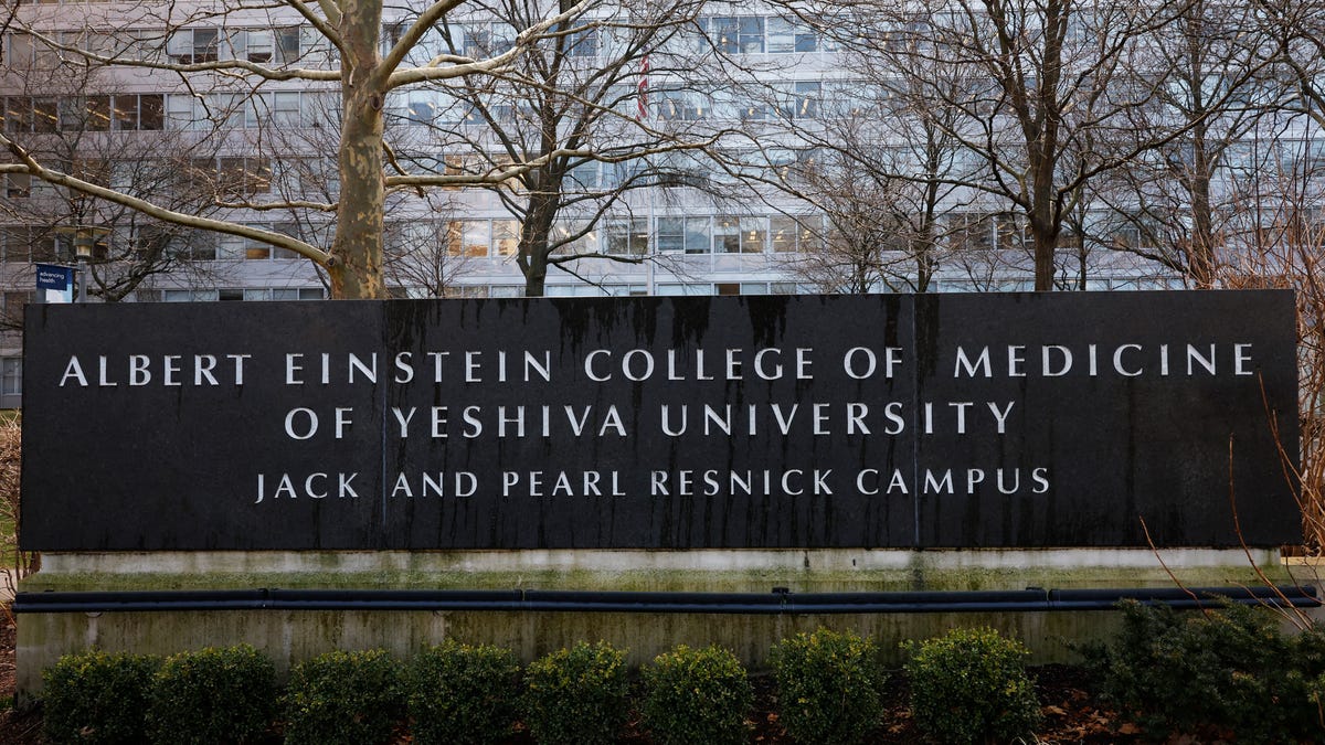Featured image for "Generous $1B Donation Makes Albert Einstein Medical School Tuition-Free"