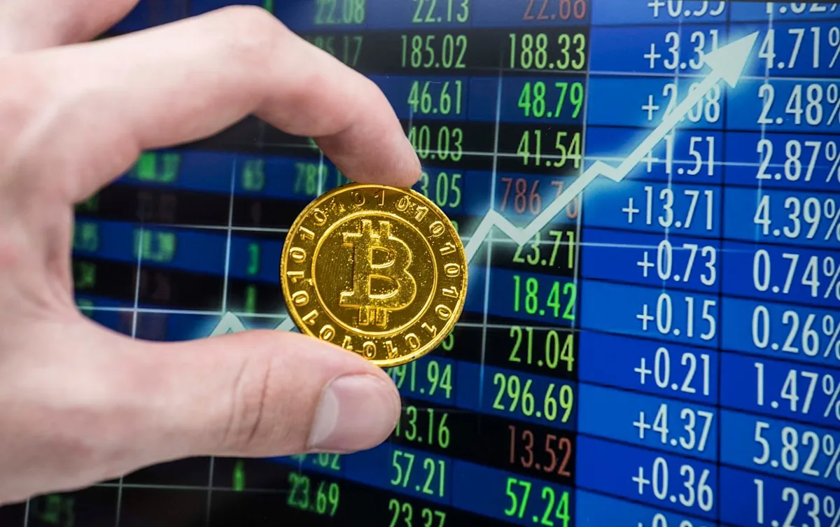 "Bitcoin's Potential for $100,000 by 2024: Analysts' Projections and Pre-Halving Rally"