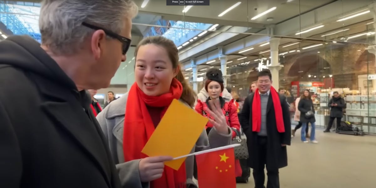 Featured image for "Chinese Group in UK Calls for Removal of Faces from YouTube Pianist's Stream"