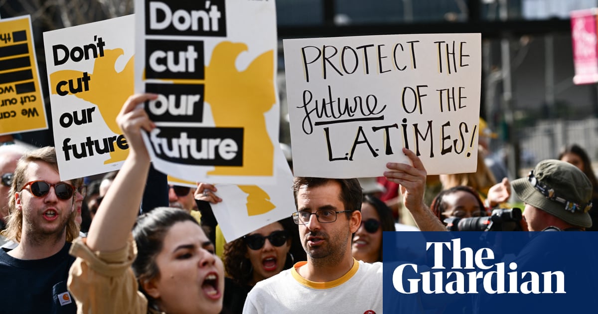 "Media Industry in Turmoil: LA Times Layoffs Spark Union Protests and Senior Editor Resignations"