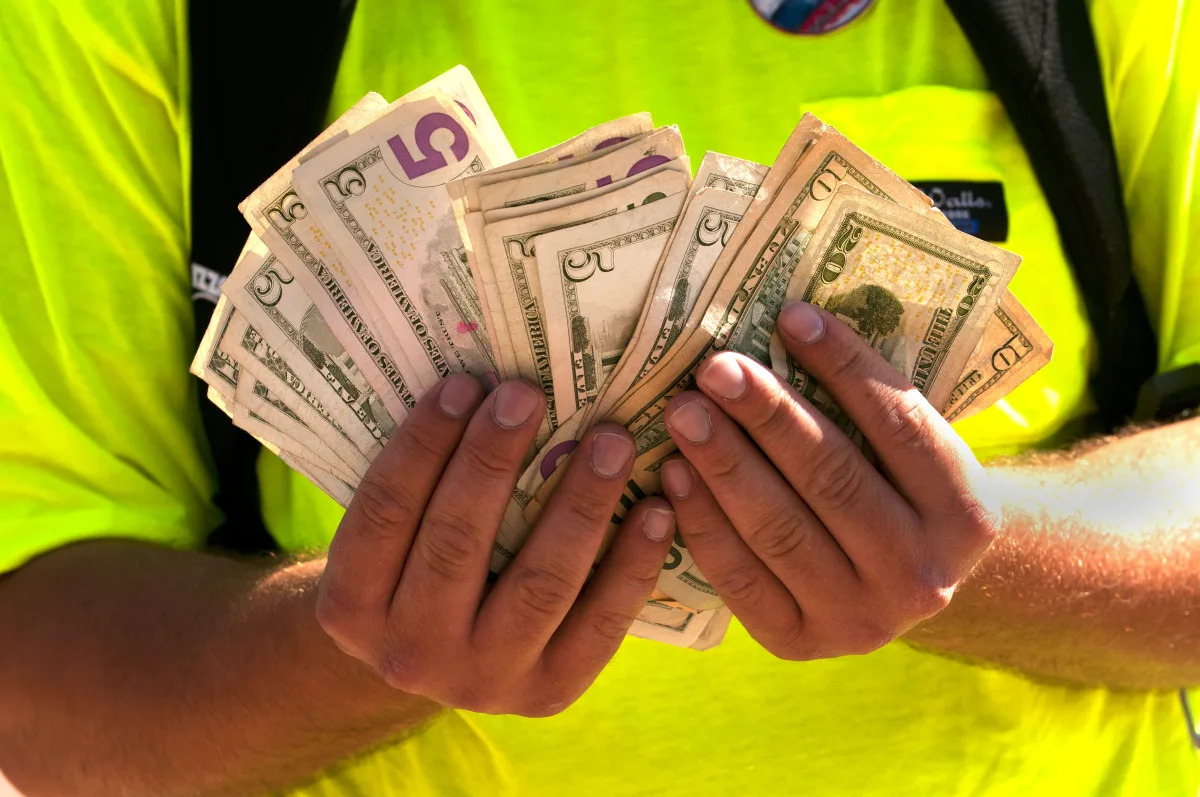 Featured image for Diamond Sports Group ordered to pay MLB teams in full after bankruptcy filing.