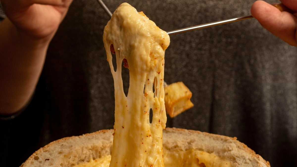 Featured image for Eating Cheese and Other High-Fat Foods May Reduce Dementia Risk
