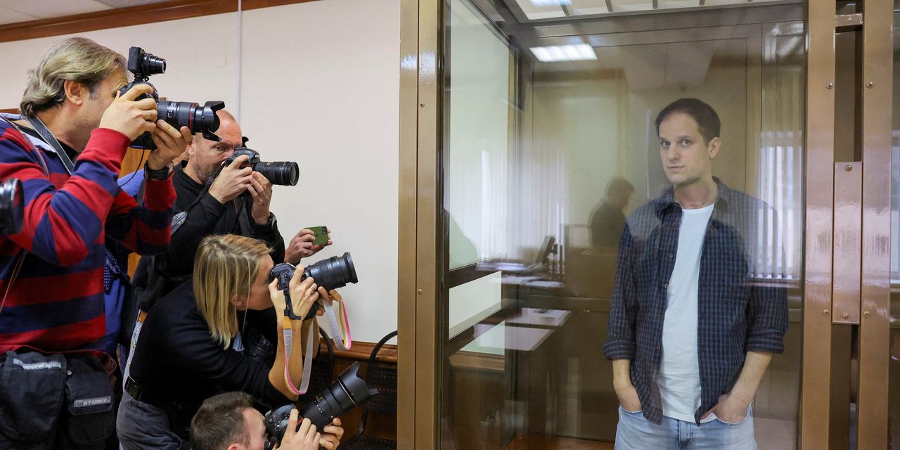 Featured image for WSJ Reporter Evan Gershkovich Remains Detained in Russia Following Failed Appeal