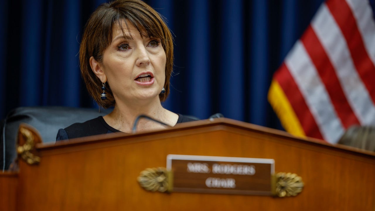 "Congress Outlines Initial AI Regulations"