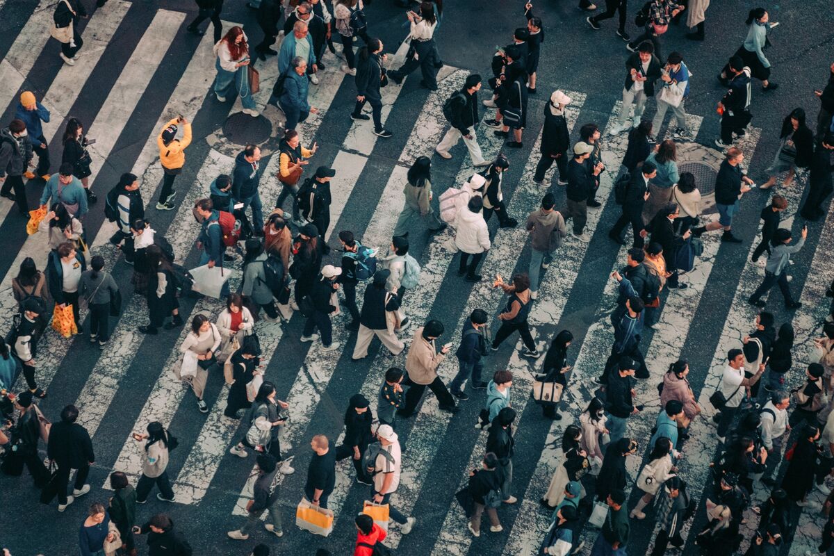 Featured image for Samsung Shares Soar on $7 Billion Buyback Amid Market Caution