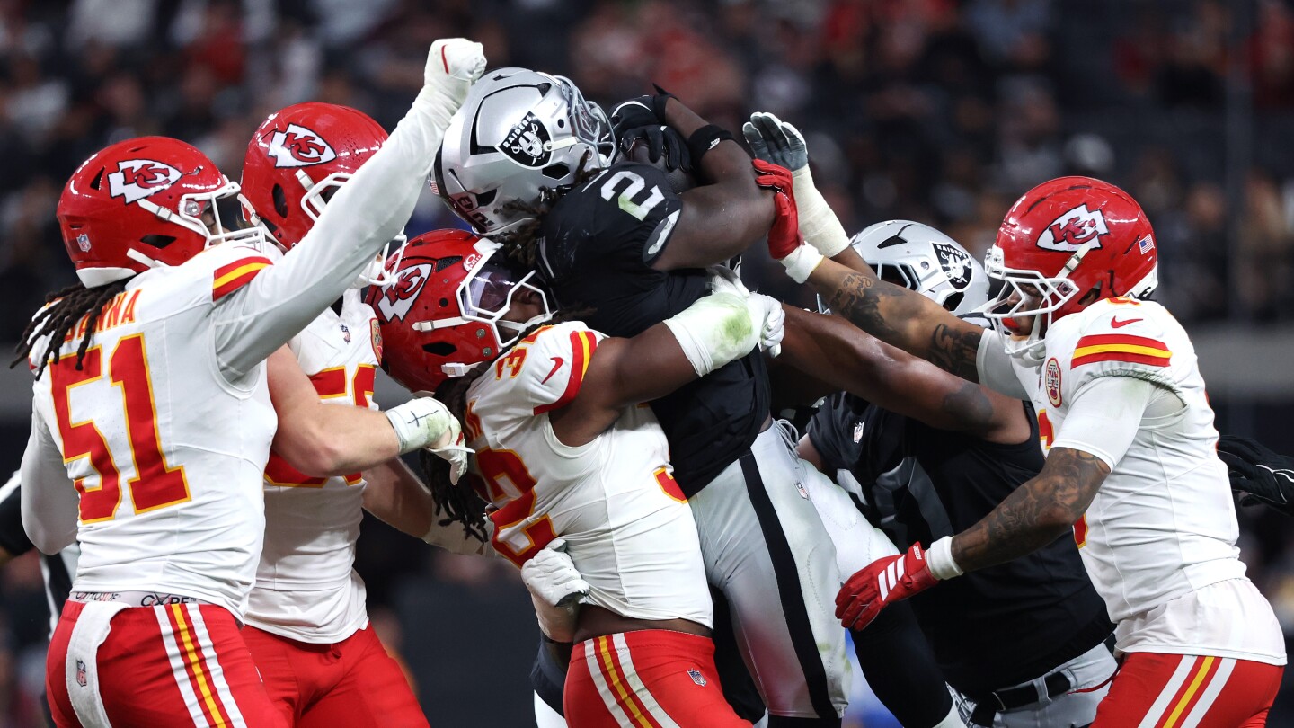 Featured image for Raiders edge Chiefs 14-12 in a gritty season-defining clash