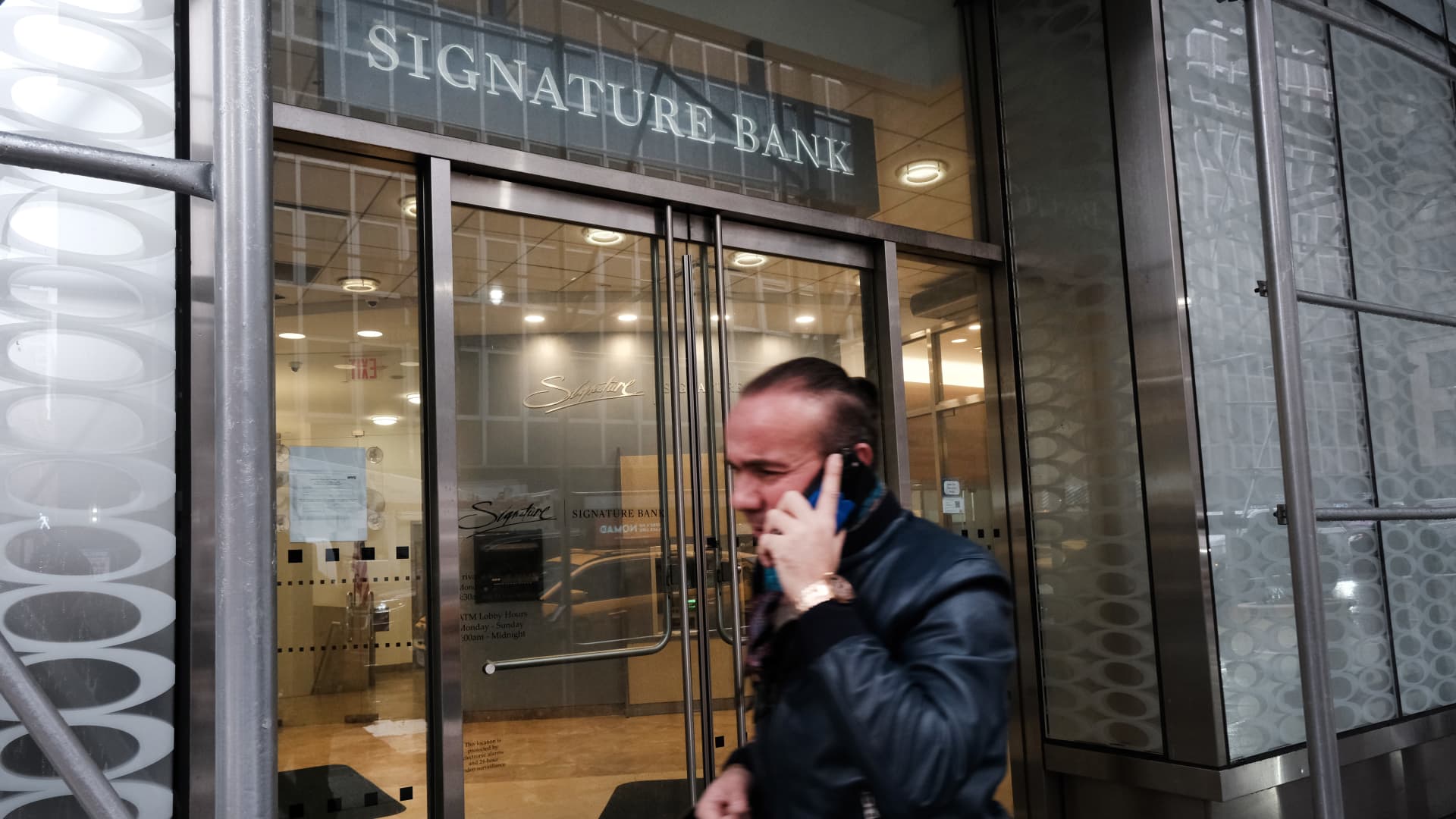 Featured image for Senate to Hear Testimonies from Former Execs of Failed Banks and Regulators.