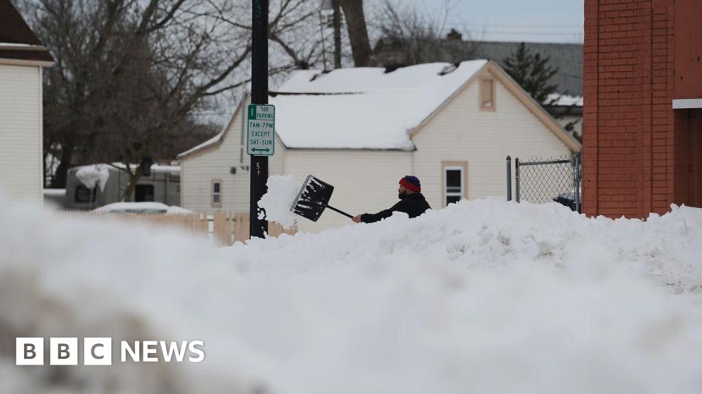 Featured image for Lake-Effect Snowstorm Triggers Alerts and Emergencies Across Great Lakes Region