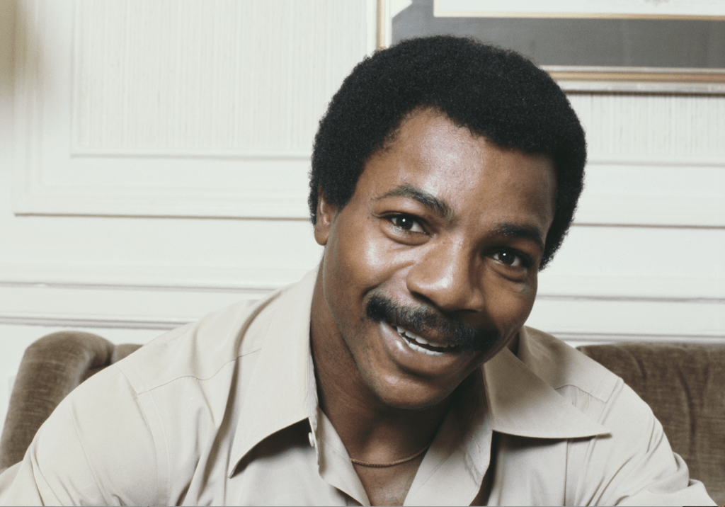 "Remembering Carl Weathers: From NFL Linebacker to Hollywood Icon"