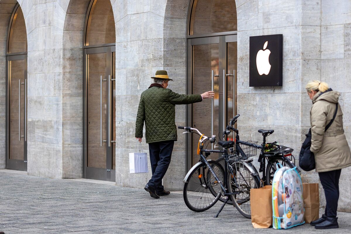 Featured image for Apple Set for Landmark EU Fine Under New Digital Markets Law